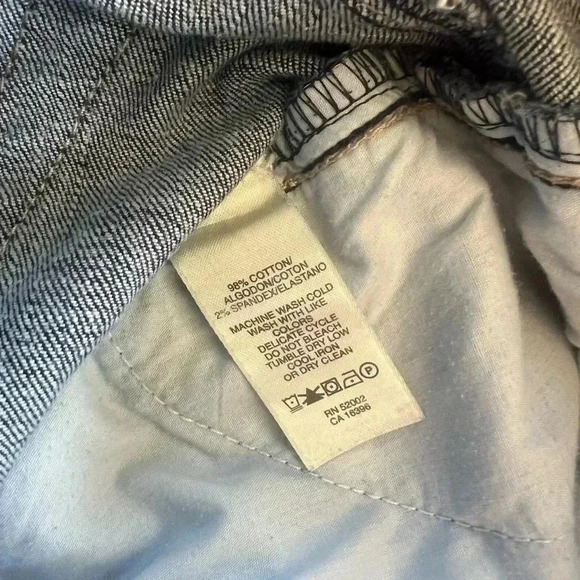 DKNY Bermuda Jean shorts. Size 8 excellent condition. Cuff hem. - Picture 7 of 14